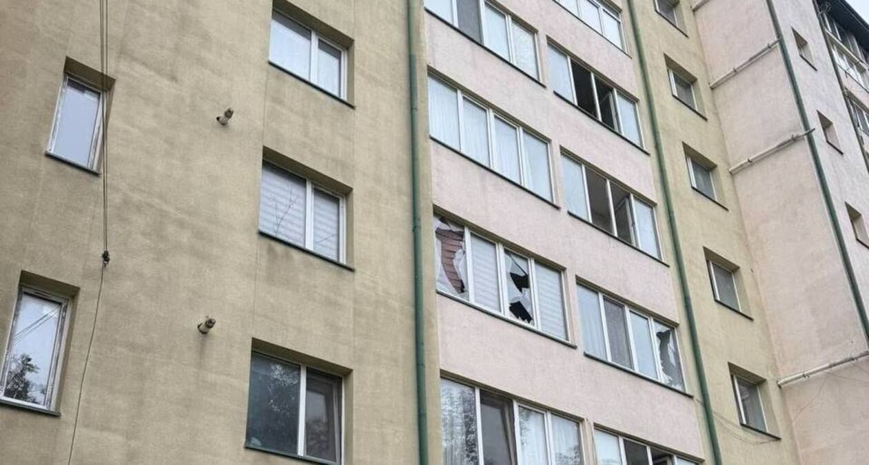 В Івано-Франківську пролунала серія вибухів: пошкоджений житловий будинок