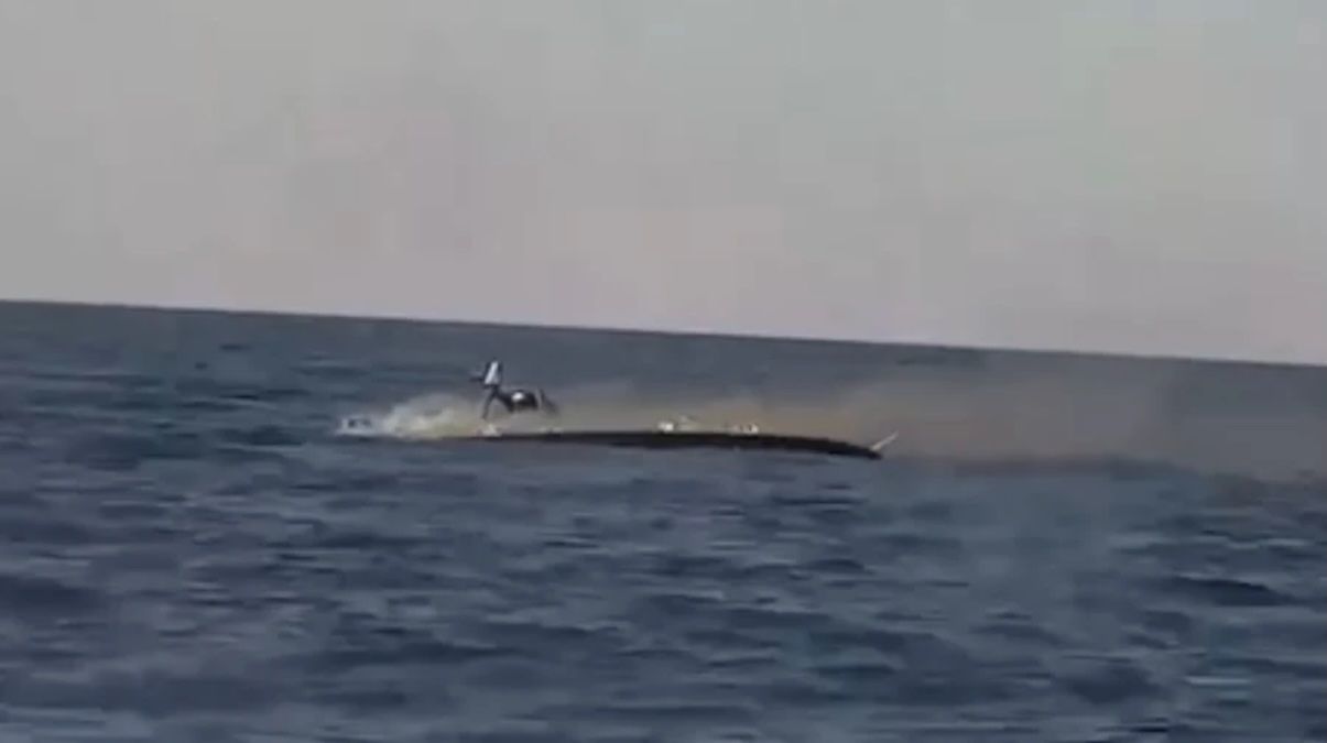 Момент затопления российского беспилотного корабля