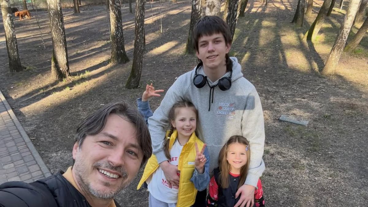 Сергій Притула показав фото з доньками-пластунками Сергій Притула показав фото з доньками-пластунками