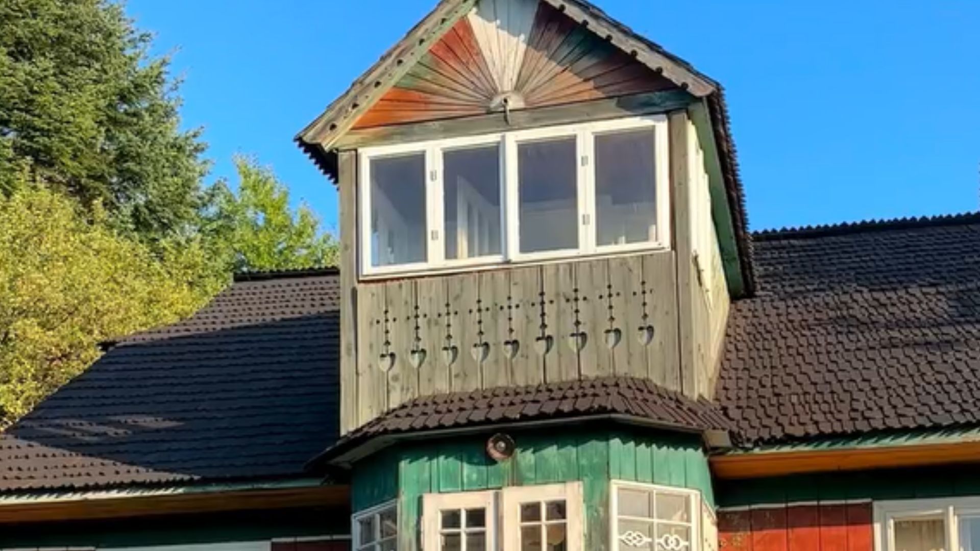 Дизайнер купив стару хату в Карпатах за 13 тисяч доларів Дизайнер купив стару хату в Карпатах за 13 тисяч доларів