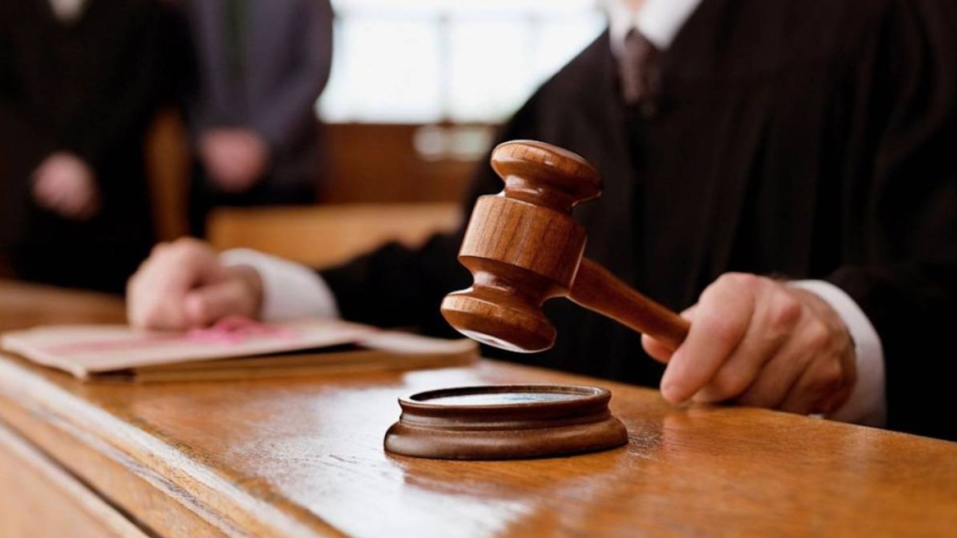 Суд закрив справу через відсутність батьків під час оформлення штрафу неповнолітньому Суд закрив справу через відсутність батьків під час оформлення штрафу неповнолітньому