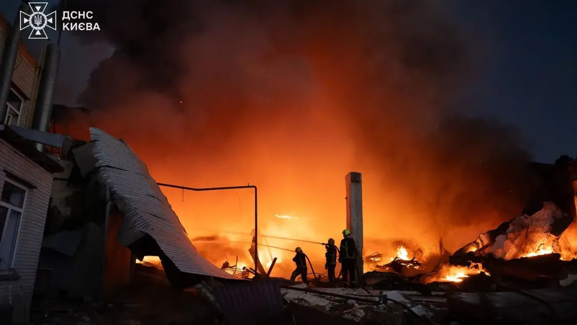 Росіяни знищили склад з реквізитом Кварталу 95 Росіяни знищили склад з реквізитом Кварталу 95
