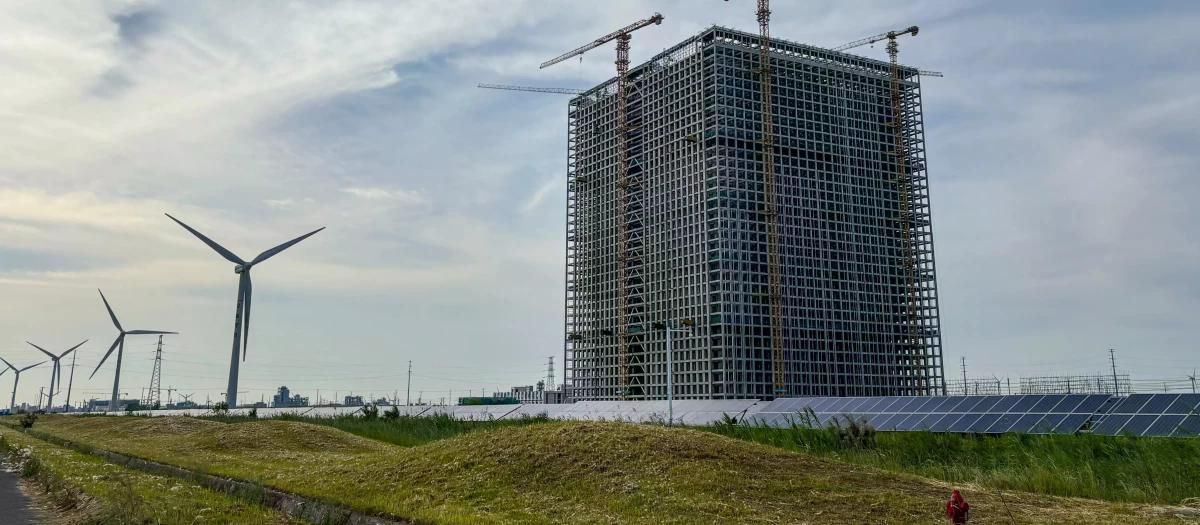 Китай збудував гігантську гравітаційну батарею у вигляді 50-поверхової вежі