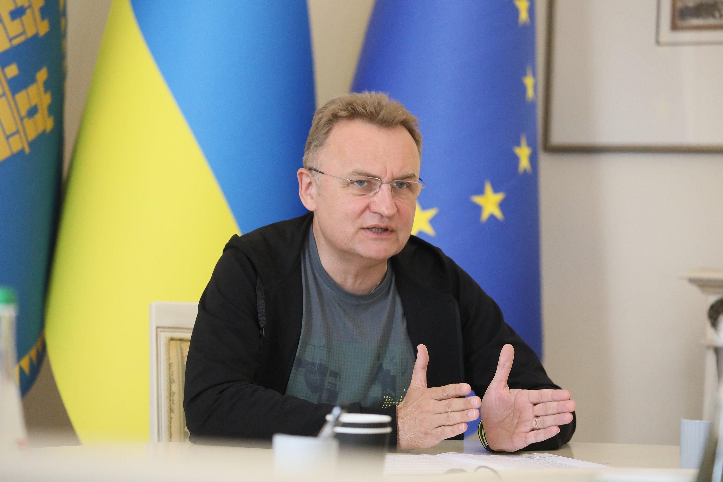 Там сиділи перші особи держави та ЄС: Садовий розповів, як у його кабінеті знайшли прослушку