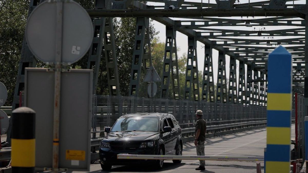 Як працюють пункти пропуску під час повітряних тривог