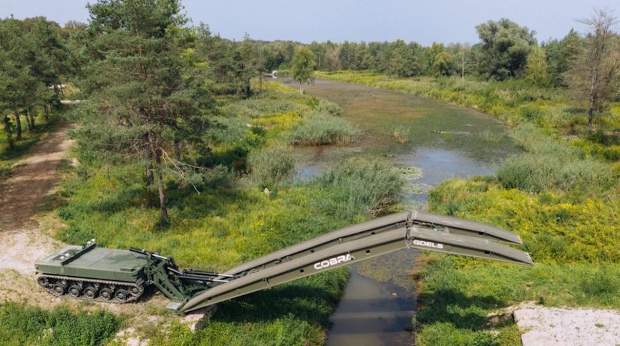 У Хорватії робот навчився розгортати міст для танків за дві хвилини: як працює MV-8 Komodo - Military 24 У Хорватії робот навчився розгортати міст для танків за дві хвилини: як працює MV-8 Komodo - Military 24