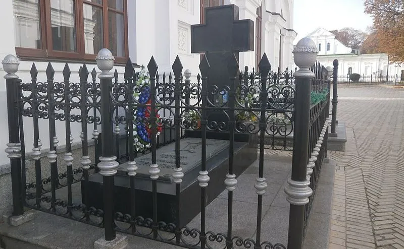 Могила Петра Столипина на территории Киево-Печерской лавры Могила Петра Столипина на территории Киево-Печерской лавры