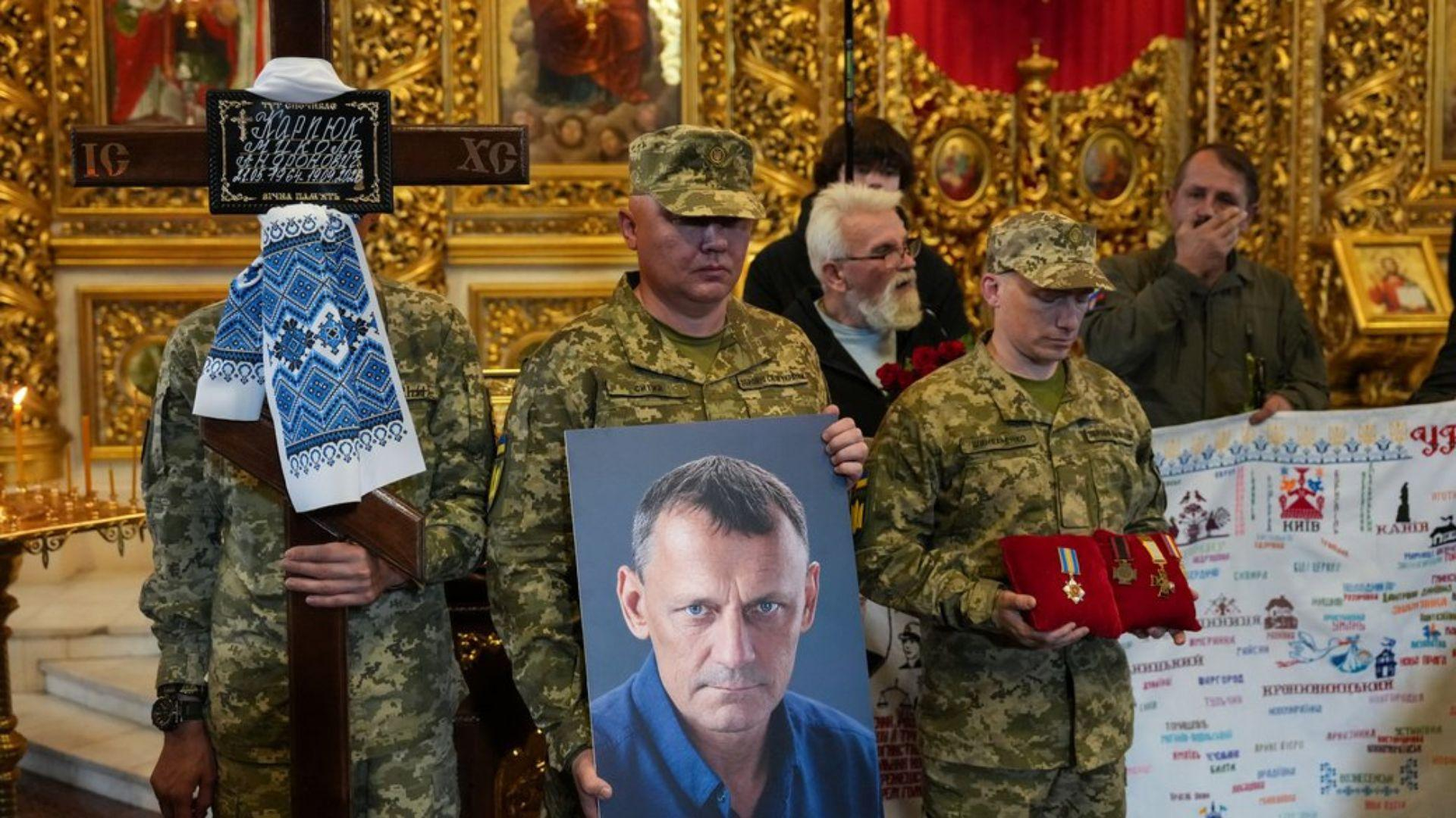"Жив як вікінг": у Києві попрощалися колишнім політв'язнем Кремля Миколою Карпюком