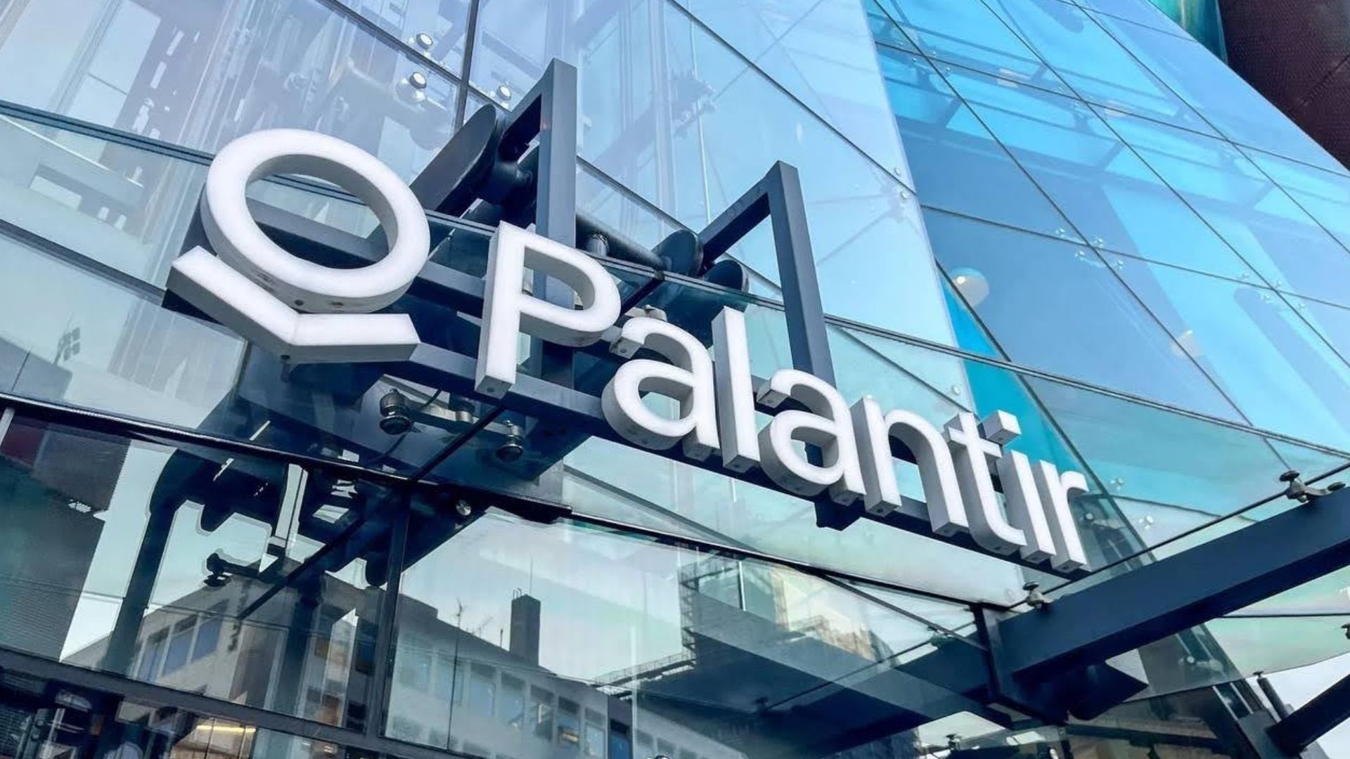 "Злили просто так": у Fire Point передачу даних Palantir порівняли з відмовою від ядерки