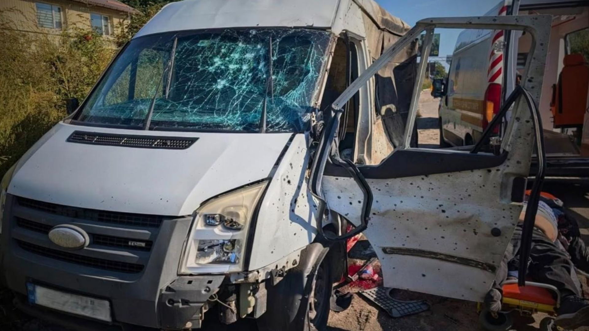 У Вишневому БпЛА влучив по дорозі з автомобілями: є загиблий та поранені