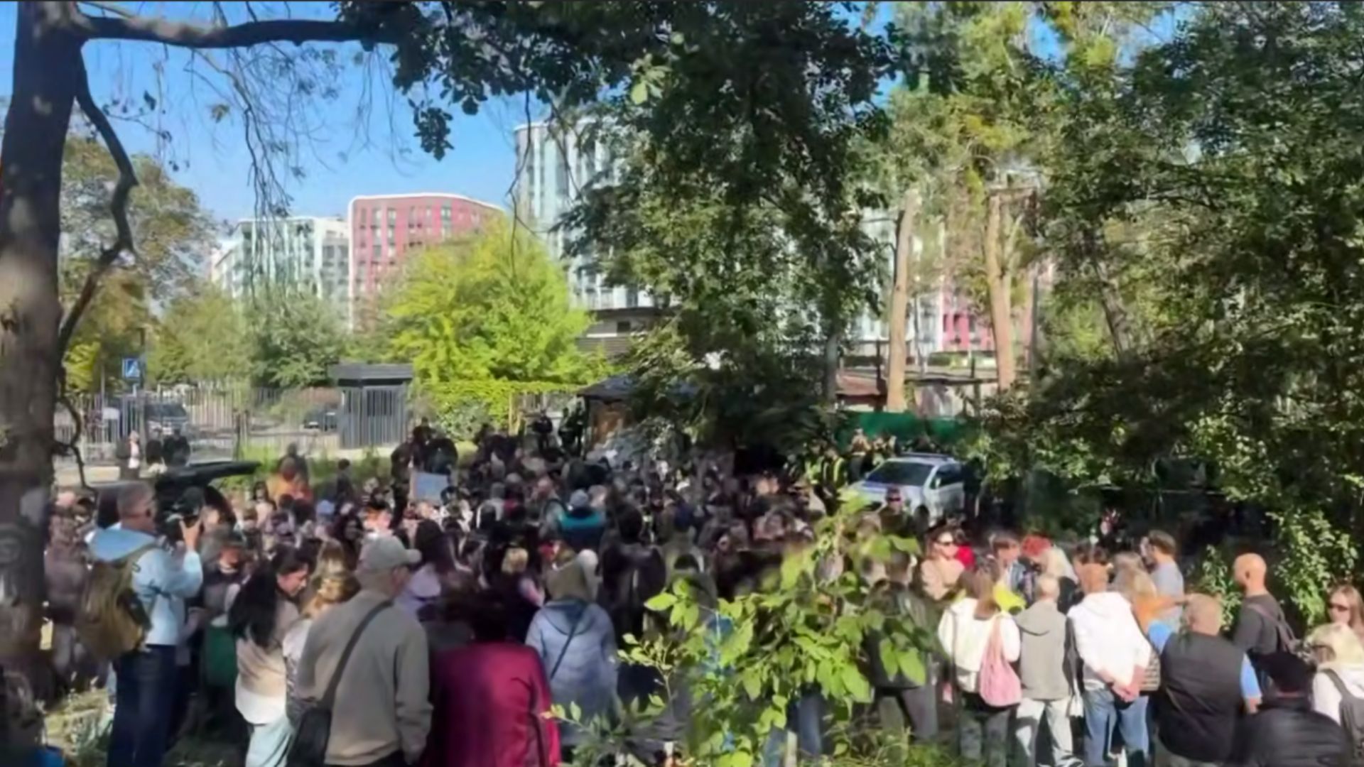 Вирубка дерев на Теремках у Києві - сутичка через будівництво теплотраси 27 вересня 2026 Вирубка дерев на Теремках у Києві - сутичка через будівництво теплотраси 27 вересня 2026