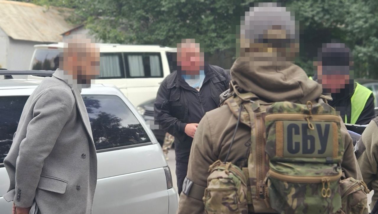 У Вінниці СБУ викрила чиновників, які незаконно легалізовували мігрантів У Вінниці СБУ викрила чиновників, які незаконно легалізовували мігрантів