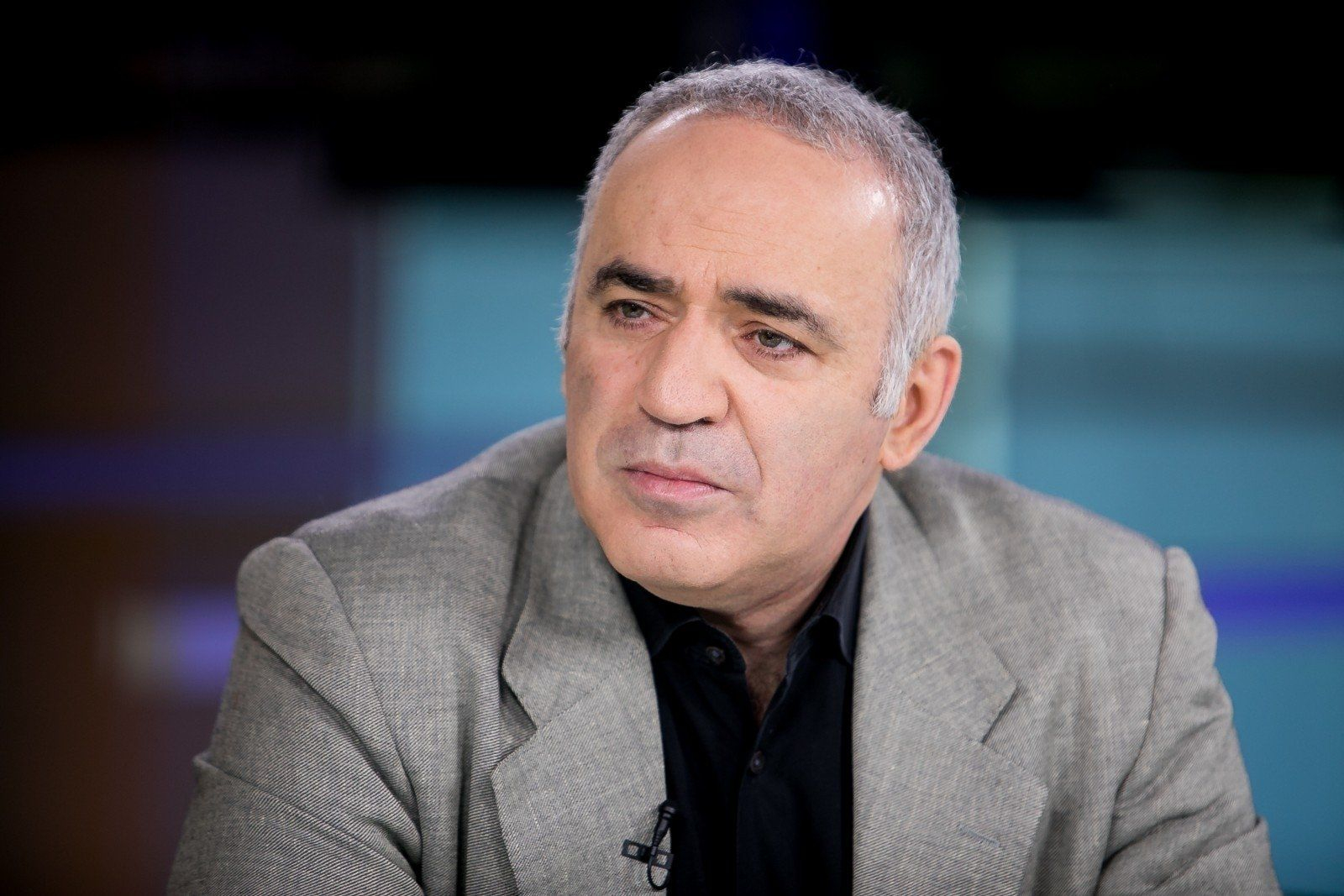 "Припиніть розділяти": легендарний шахіст звернувся до Макрона через страждання українців