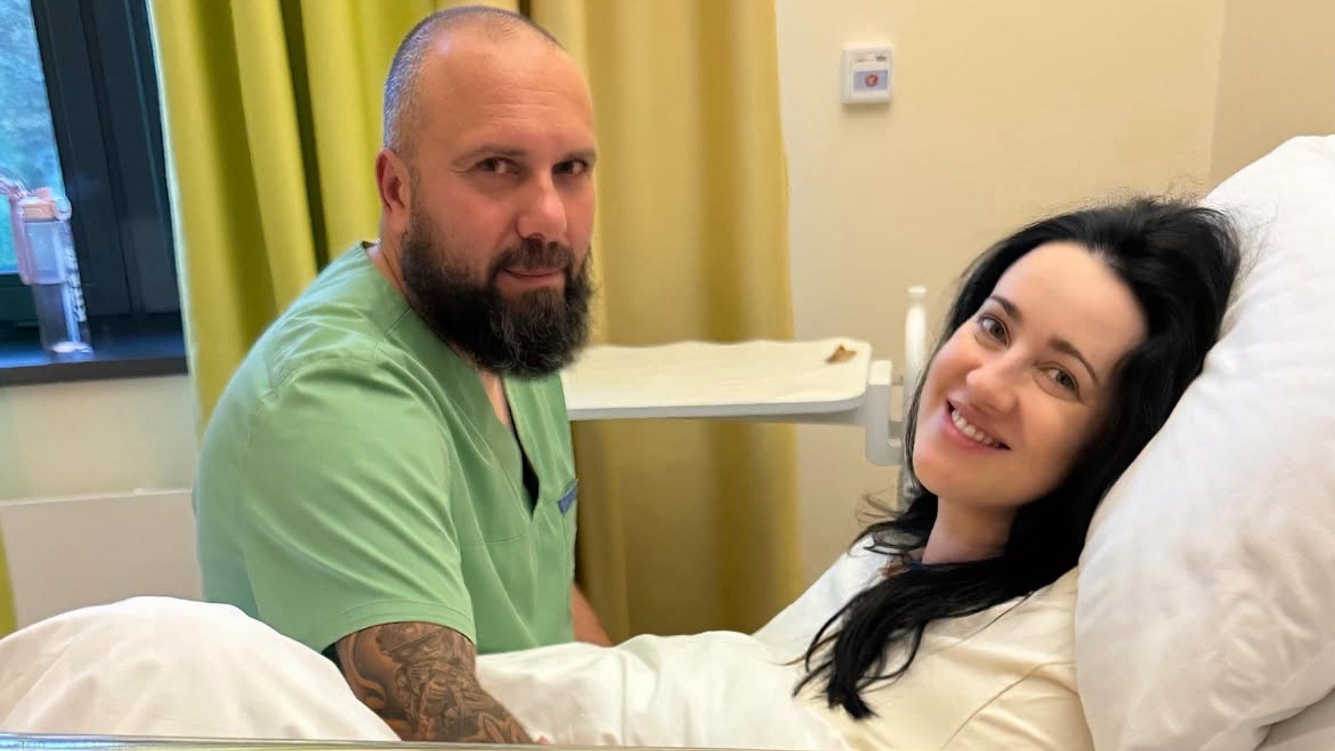 Соломія Вітвіцька вдома із сином та чоловіком після виписки