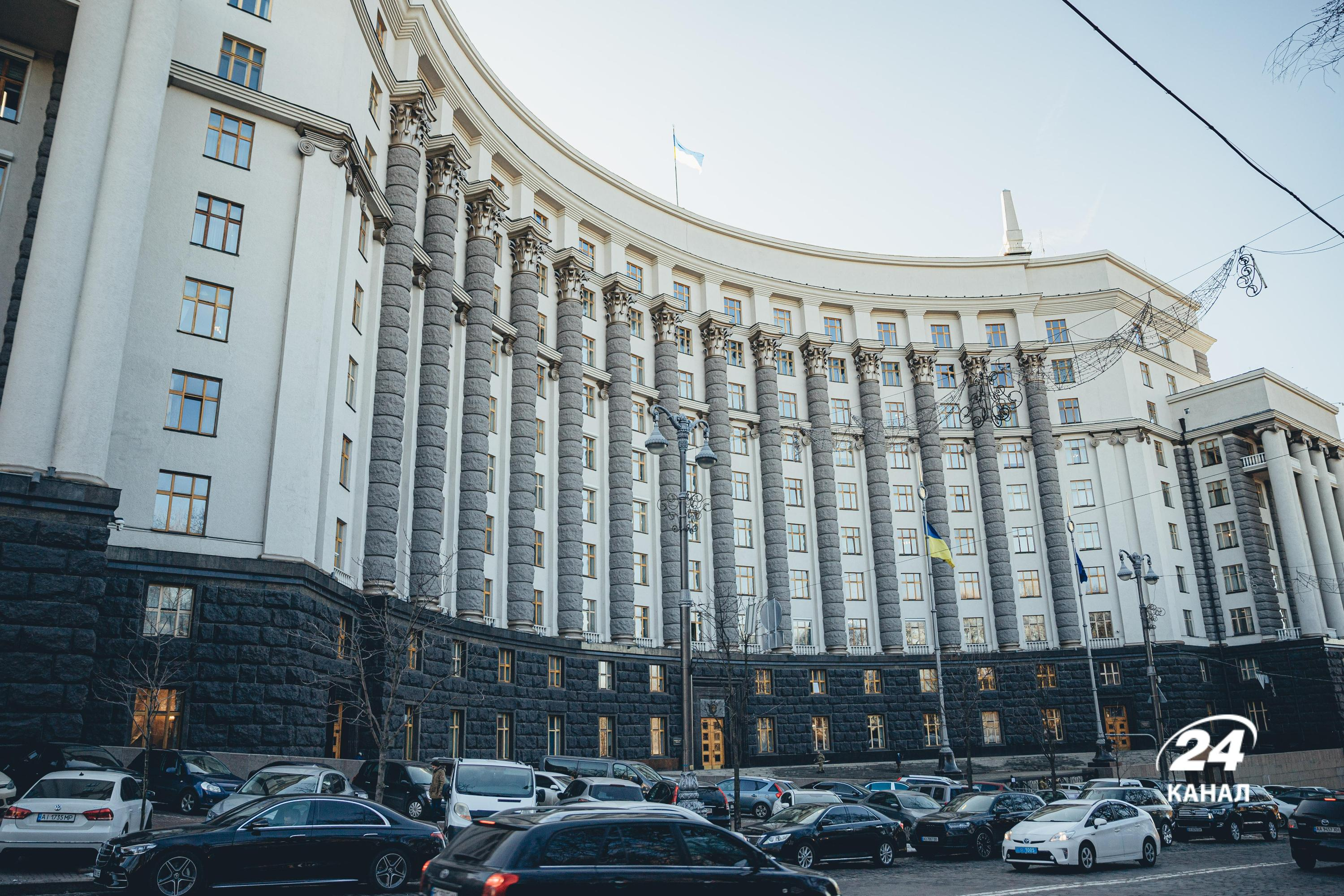 Максимальна економія: Кабмін ріже видатки заради грошей від партнерів