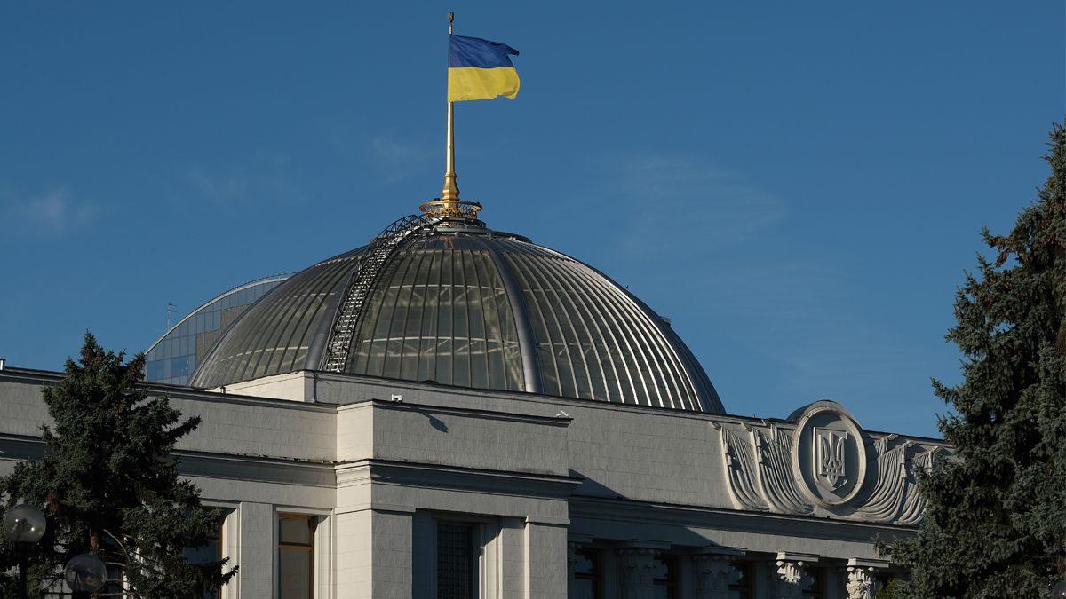 експерт розкритикував дії Кабміну та Ради