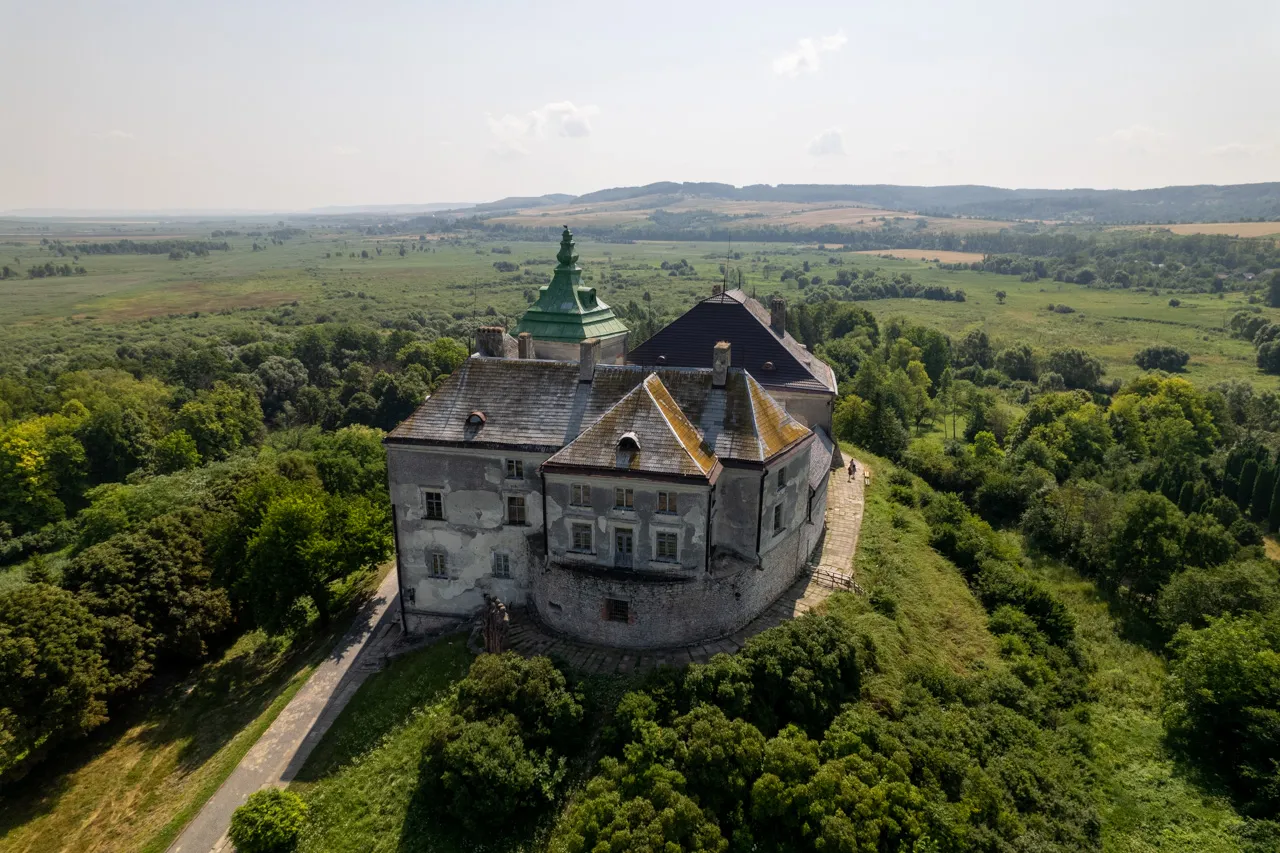 Олесский замок / фото Paul In
