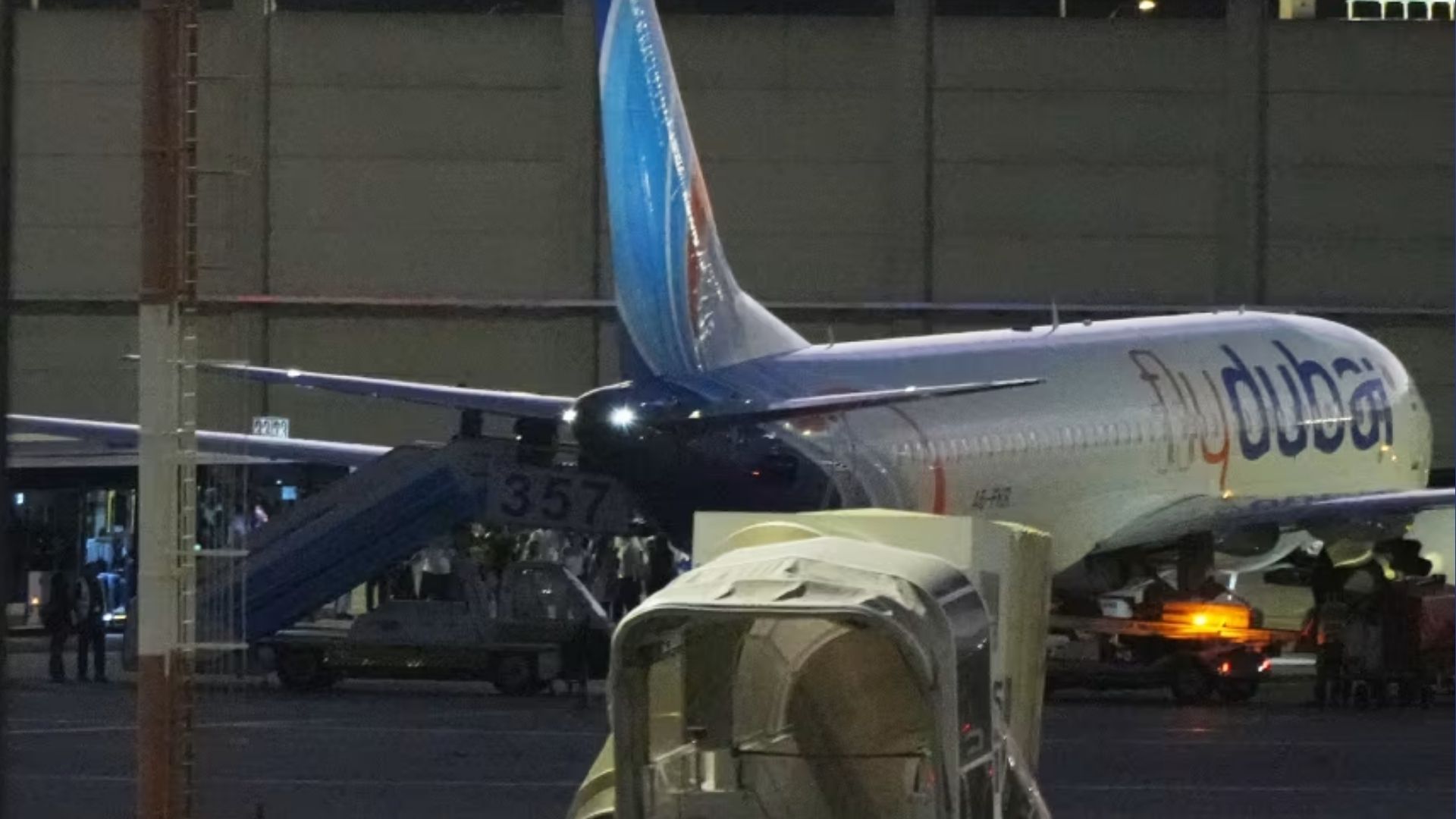 Інцидент на літаку FlyDubai: з’явилися нові деталі про нападника