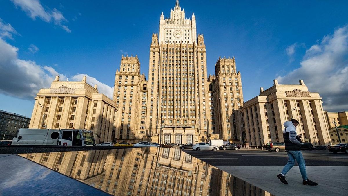 МЗС Росії погрожує новими ударами по Києву та вимагає виїзду дипломатів