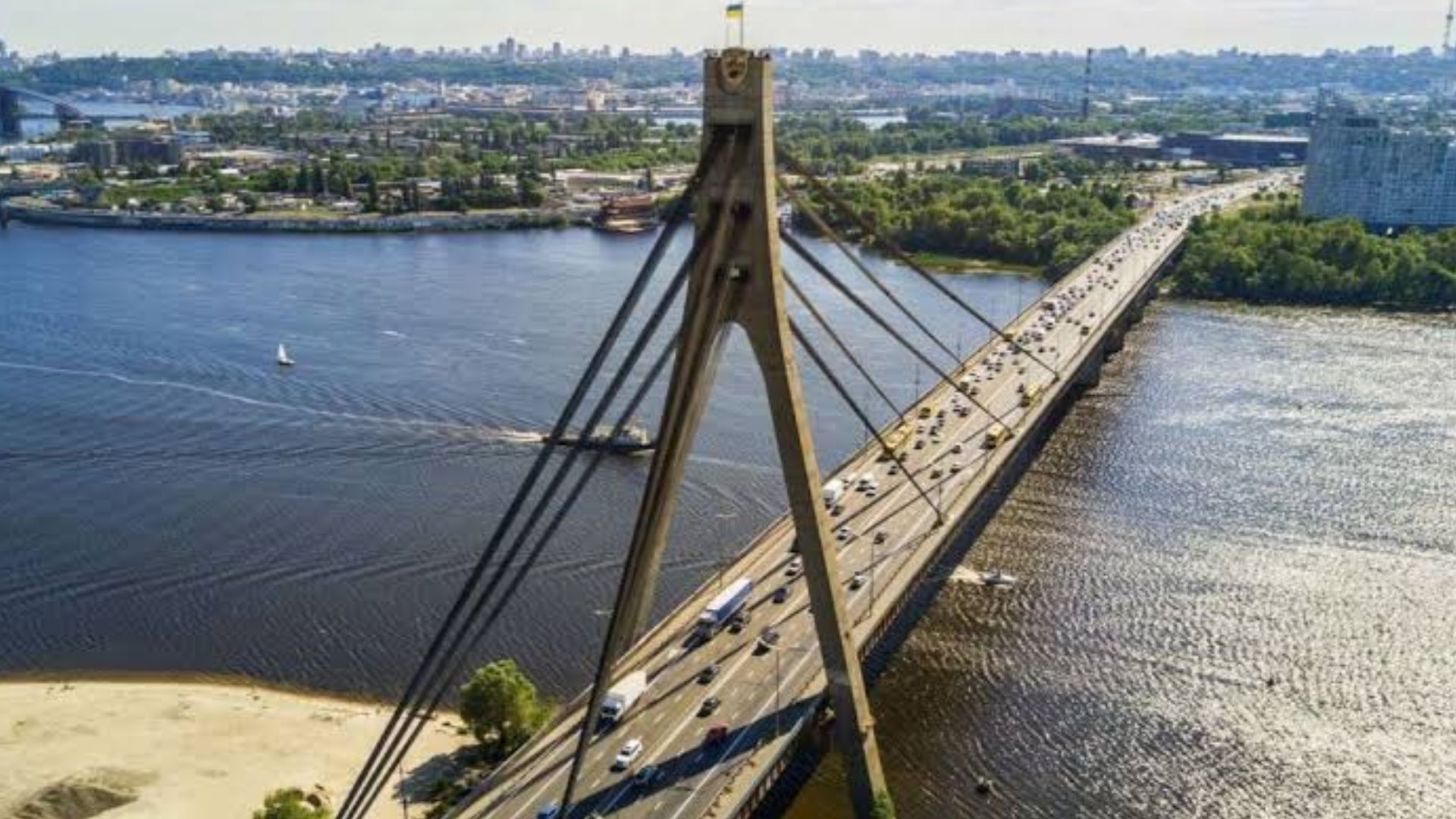 Хочуть ускладнити життя і змусити капітулювати: в ISW розповіли, чому росіяни б'ють по мостах