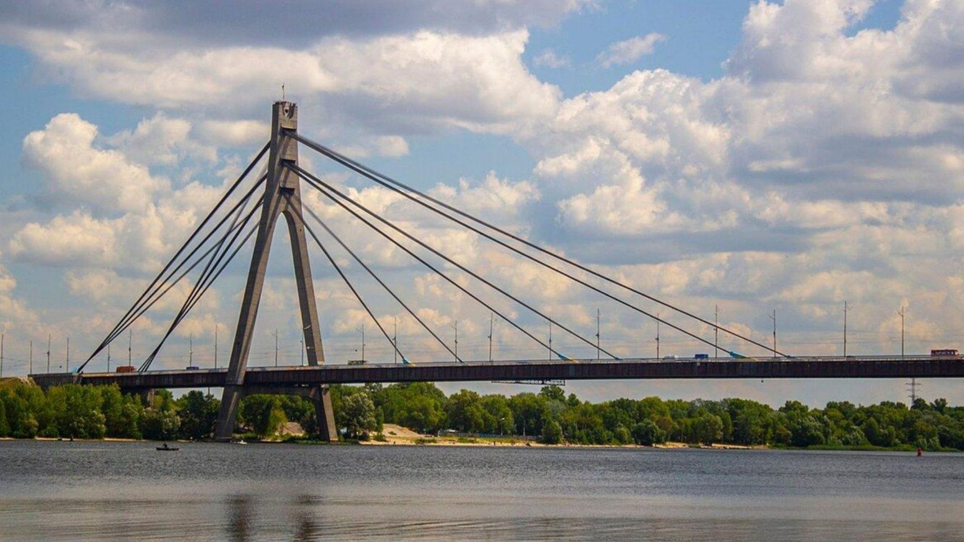 Зеленский заявил, что Путин хочет вытеснить людей из больших городов Украины Зеленский заявил, что Путин хочет вытеснить людей из больших городов Украины