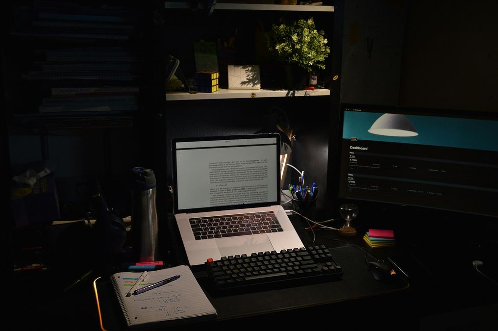 Apple випустить сенсорний MacBook Pro з OLED у листопаді