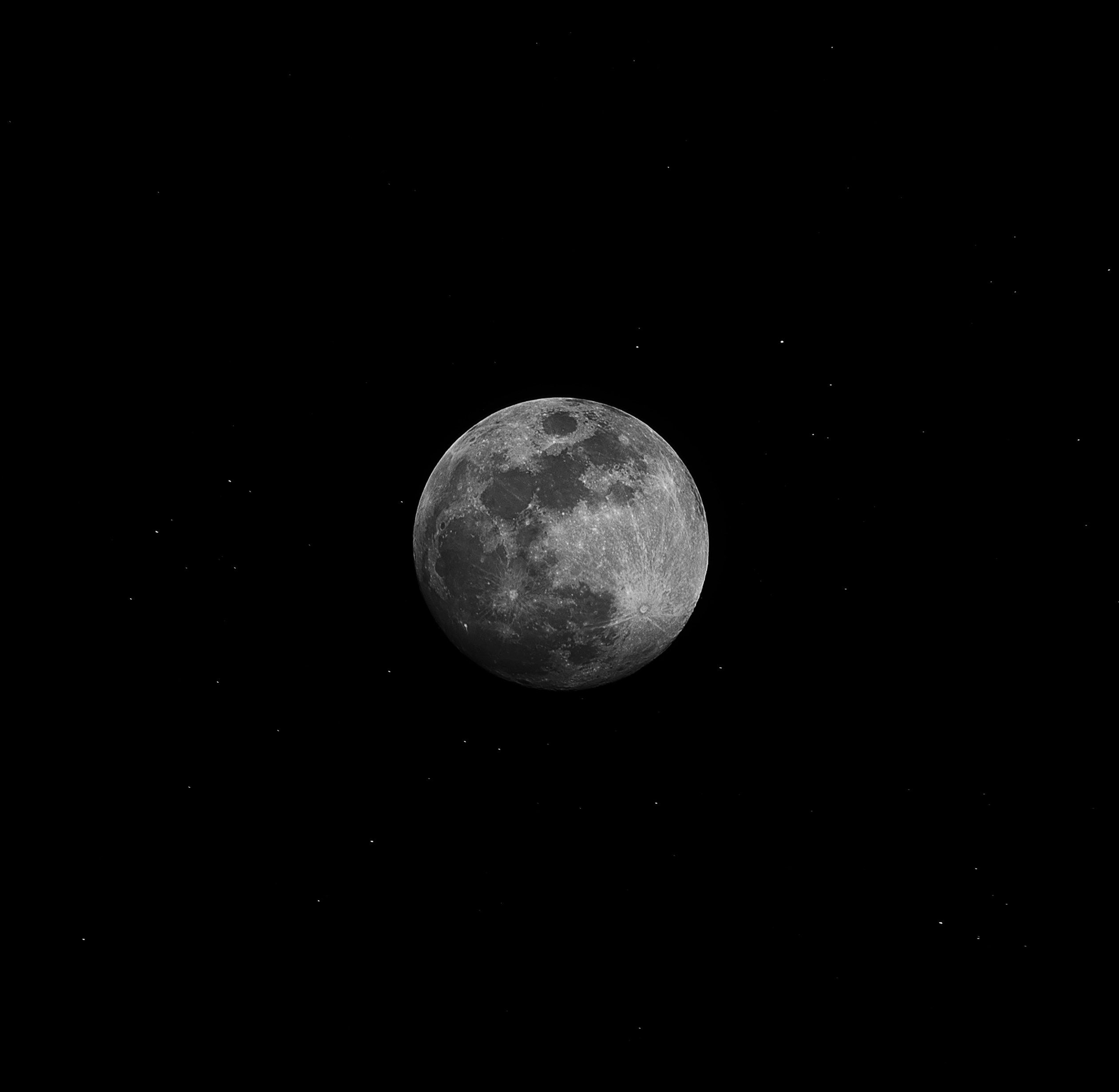 NASA исследует загадочную впадину на Луне, которая может вести к гигантской пещере