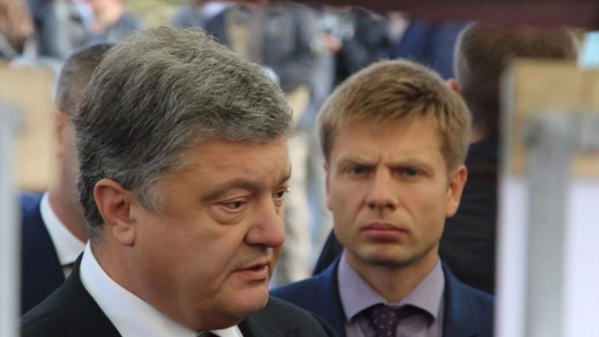 Гончаренко та Порошенко давно готували цю виставу: звідки з'явились голуби миру
