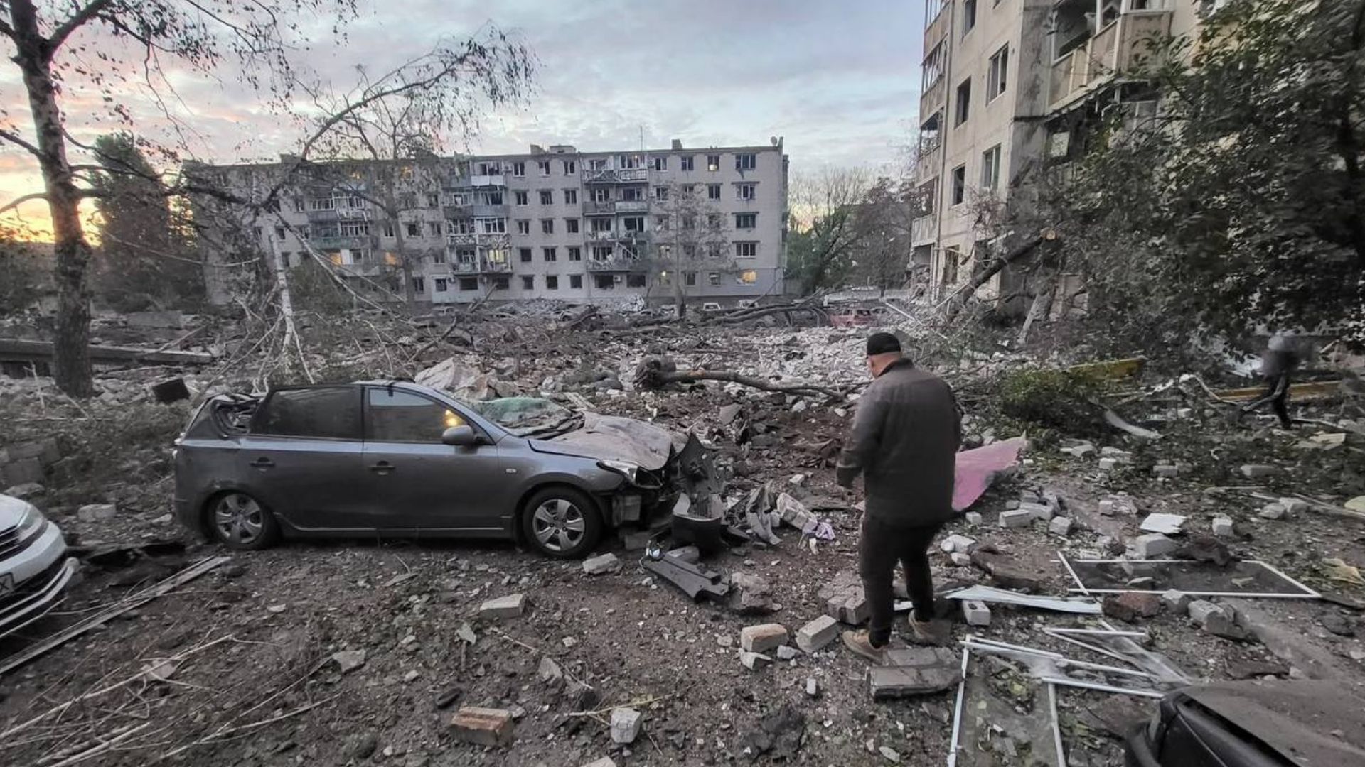 Росіяни вдарили по житловому районі у Кременчуці