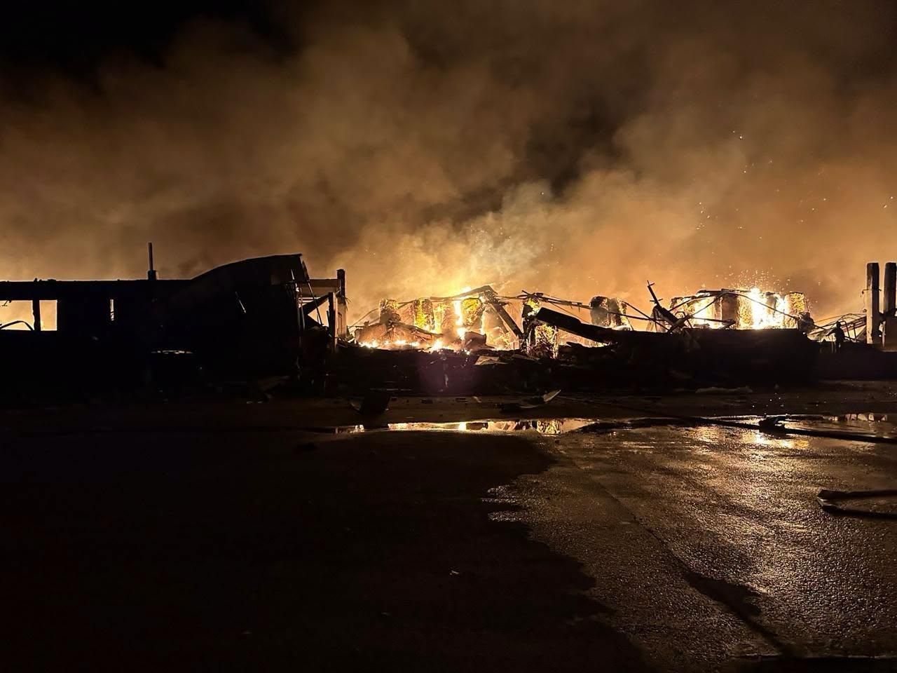 Росія втретє за пів року атакувала великий комбінат під Києвом: виробництво зупинили