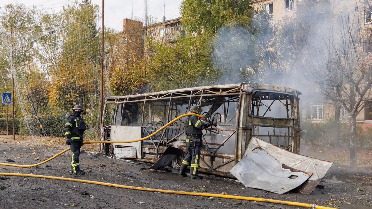 Вся дорога усеяна телами людей: в ГСЧС раскрыли последствия подлого удара по маршруткам в Краматорске