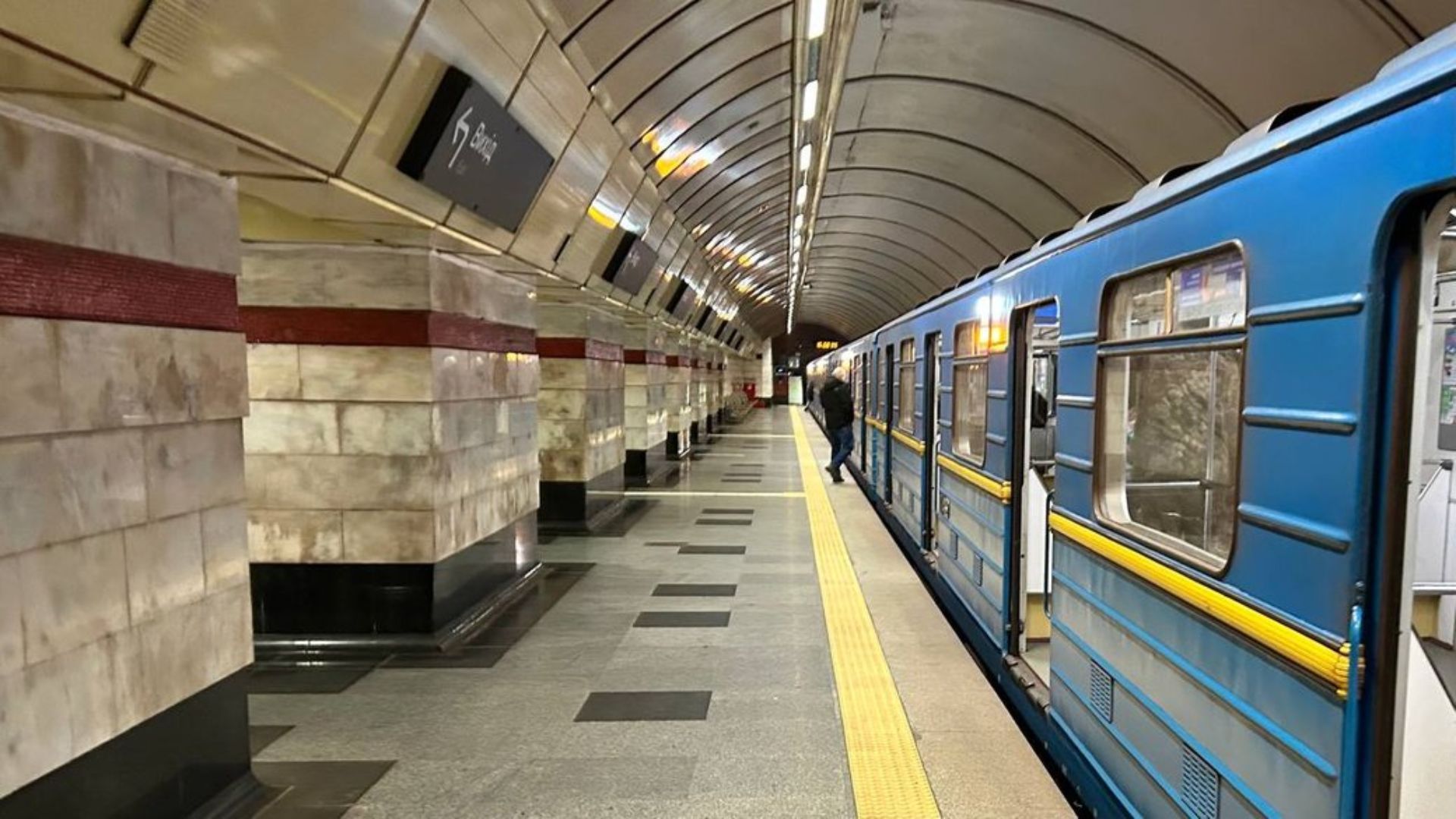 Работа метро в Киеве при отключениях света Работа метро в Киеве при отключениях света