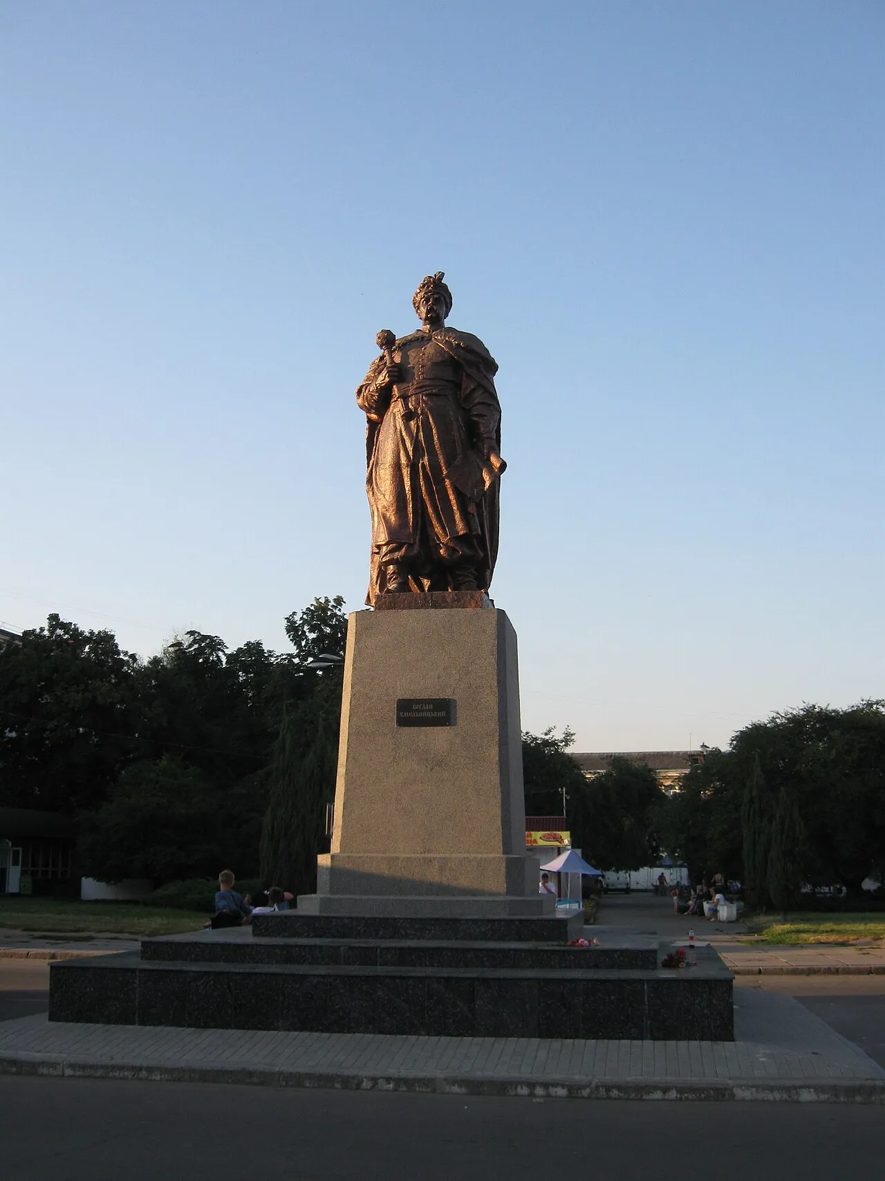 Пам'ятник Богдану Хмельницькому на привокзальній площі Пам'ятник Богдану Хмельницькому на привокзальній площі