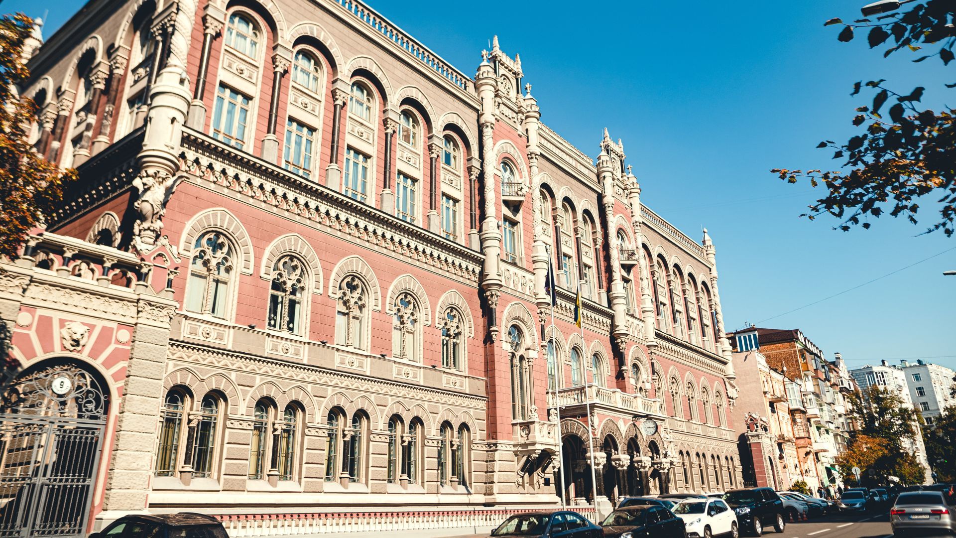 Більше свободи з валютою та інвестиціями: НБУ розповів, що тепер доступно українцям