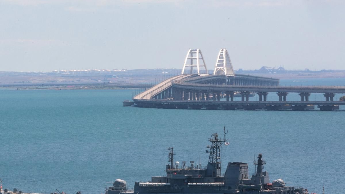 Там проблема на проблемі: у ВМС розповіли, в якому стані зараз Кримський міст