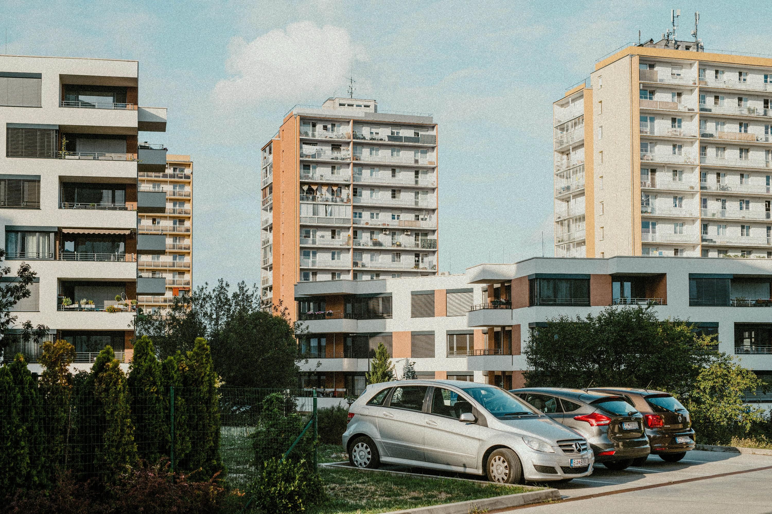 Де заборонено паркувати авто у дворі багатоповерхівки Де заборонено паркувати авто у дворі багатоповерхівки