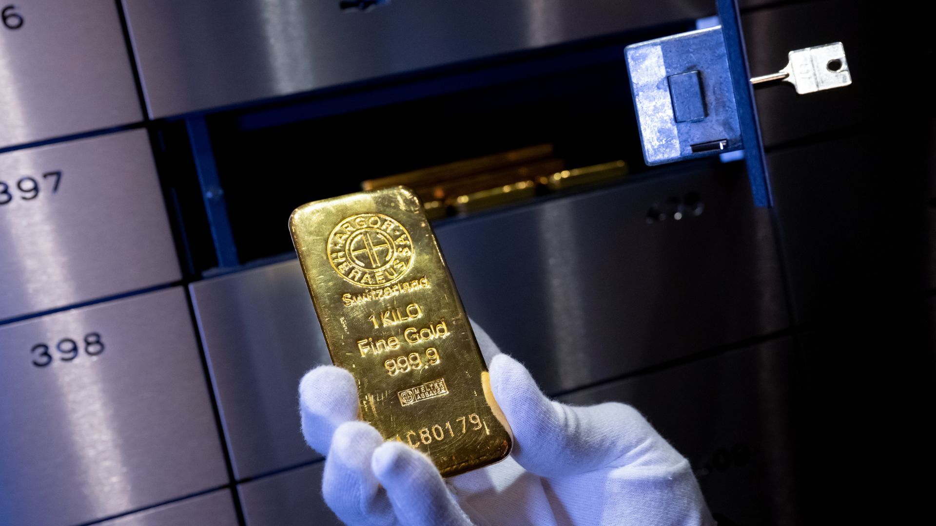 Тисячі тонн німецького золота лежать за кордоном: чому Берлін не забирає їх додому