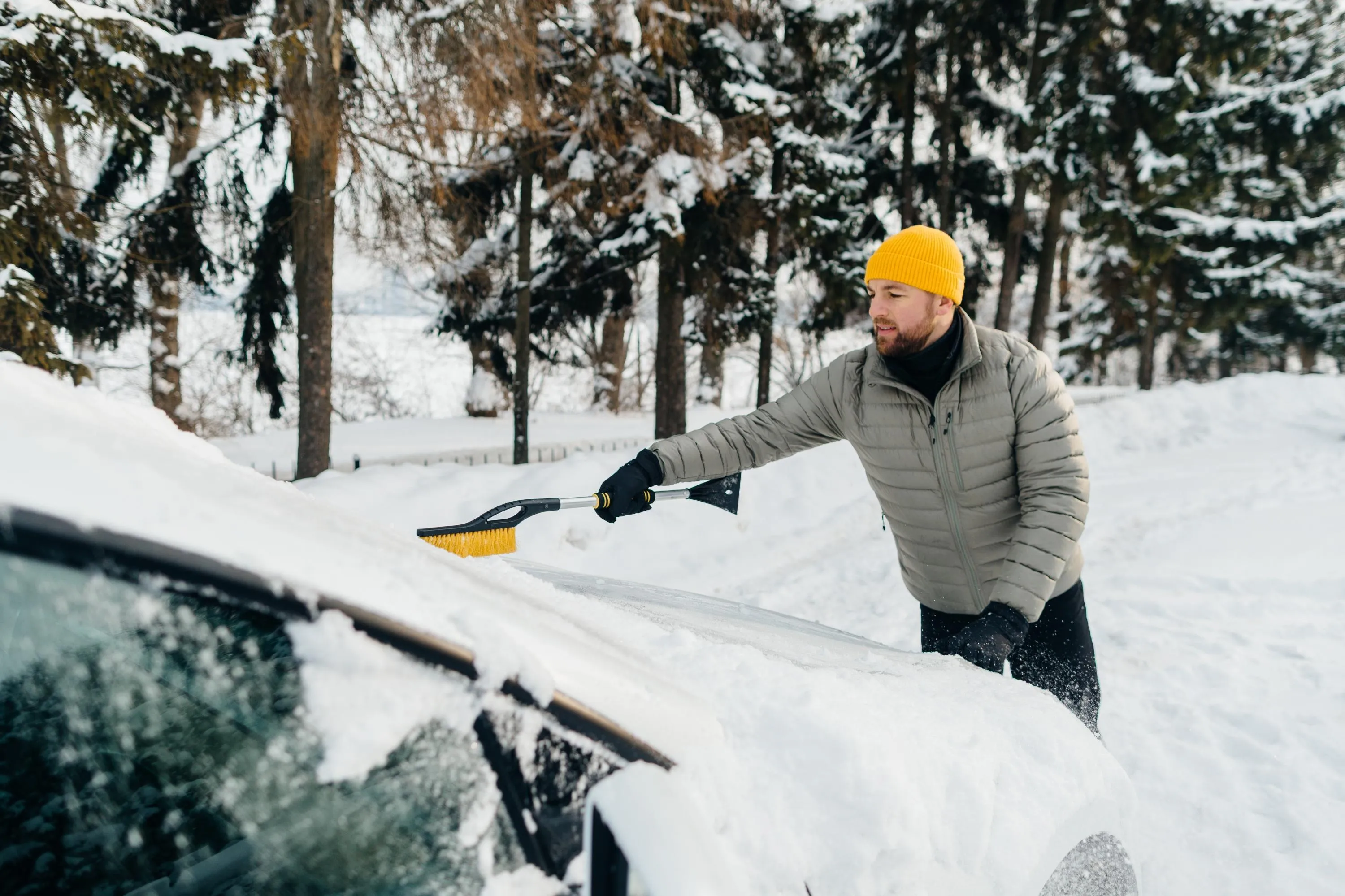 Щетка поможет быстро почистить автомобиль / Фото Shutterstock Щетка поможет быстро почистить автомобиль / Фото Shutterstock
