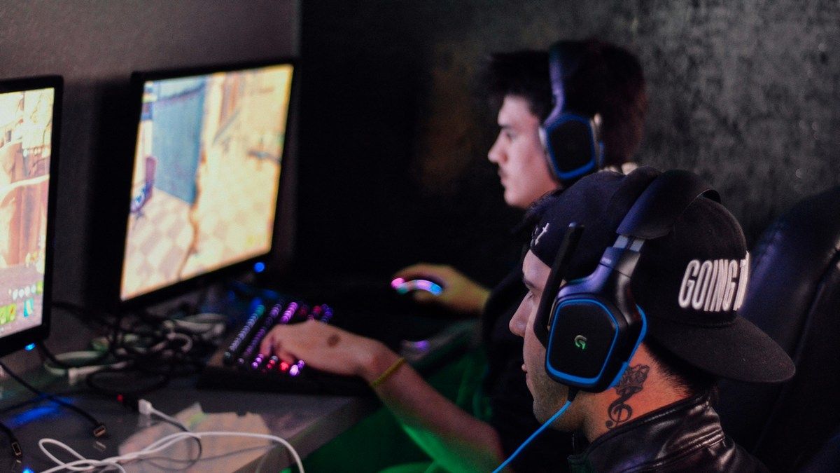 Поліція прийшла до тренувального табору однієї з команд Dota 2 й затримала відомого гравця
