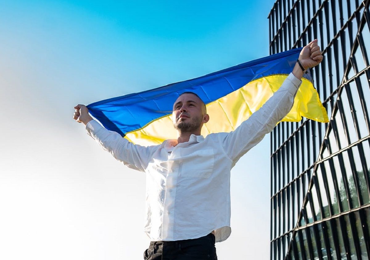 Тарас Тополя з прапором України