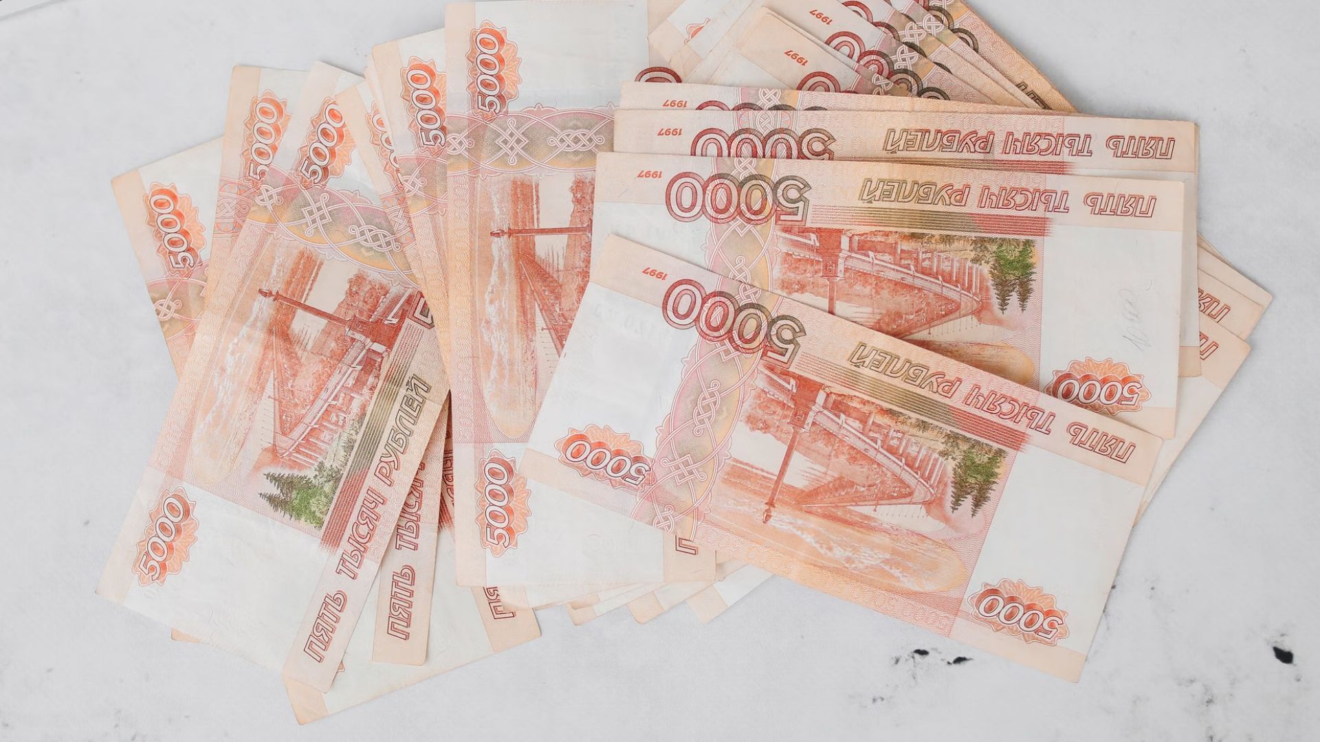 Російського фінансиста викрили на маніпуляціях з акціями найбільших компаній