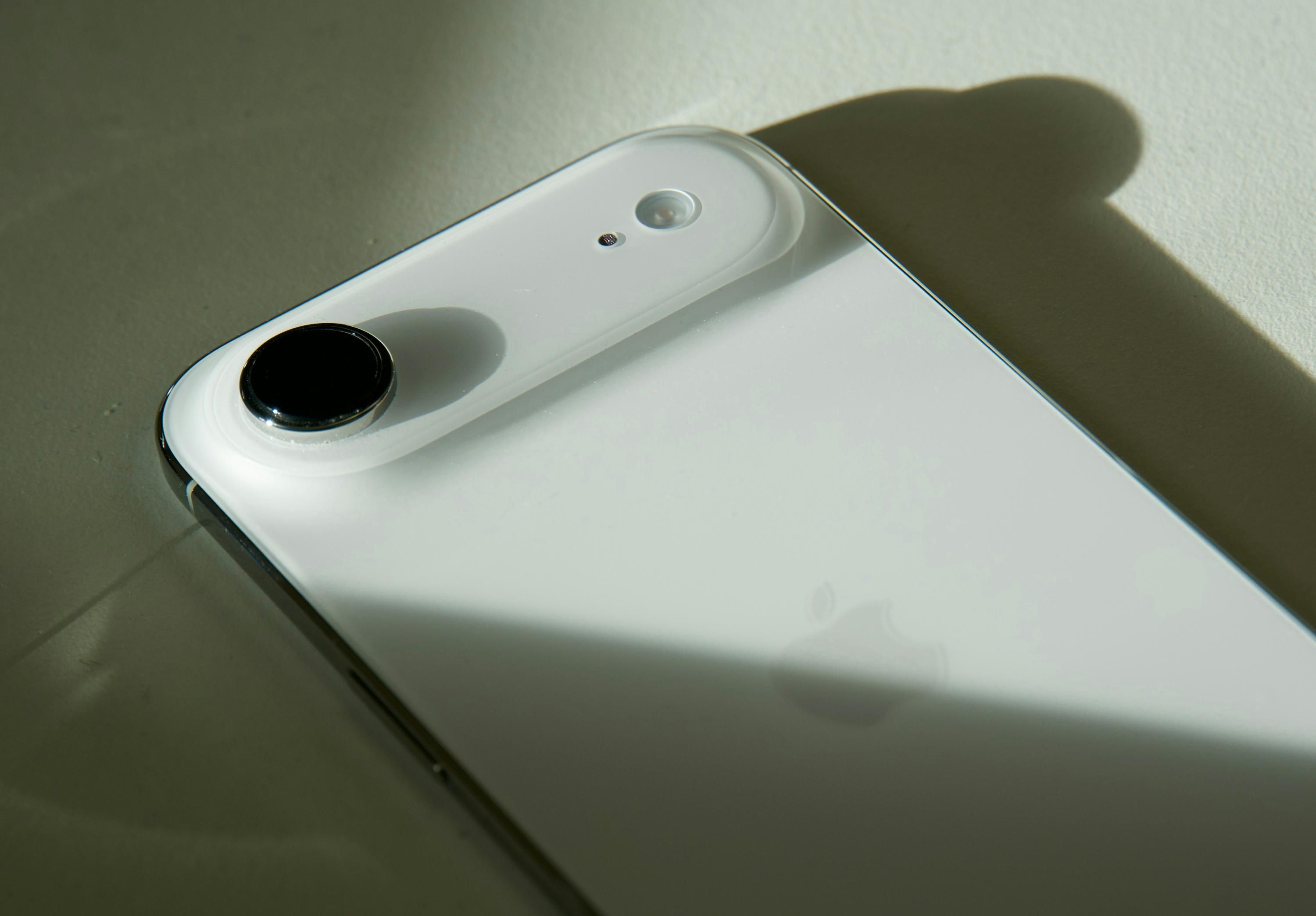 Какой Android-смартфон может стать альтернативой iPhone Air