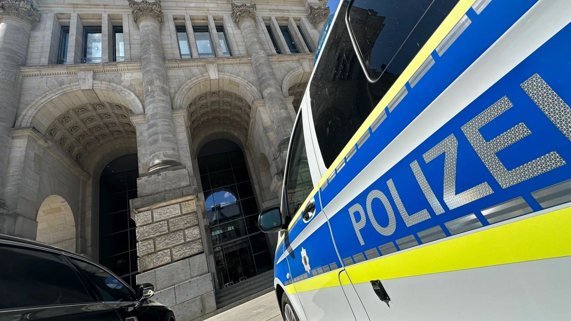 Пьяная потасовка в здании немецкого парламента Пьяная потасовка в здании немецкого парламента