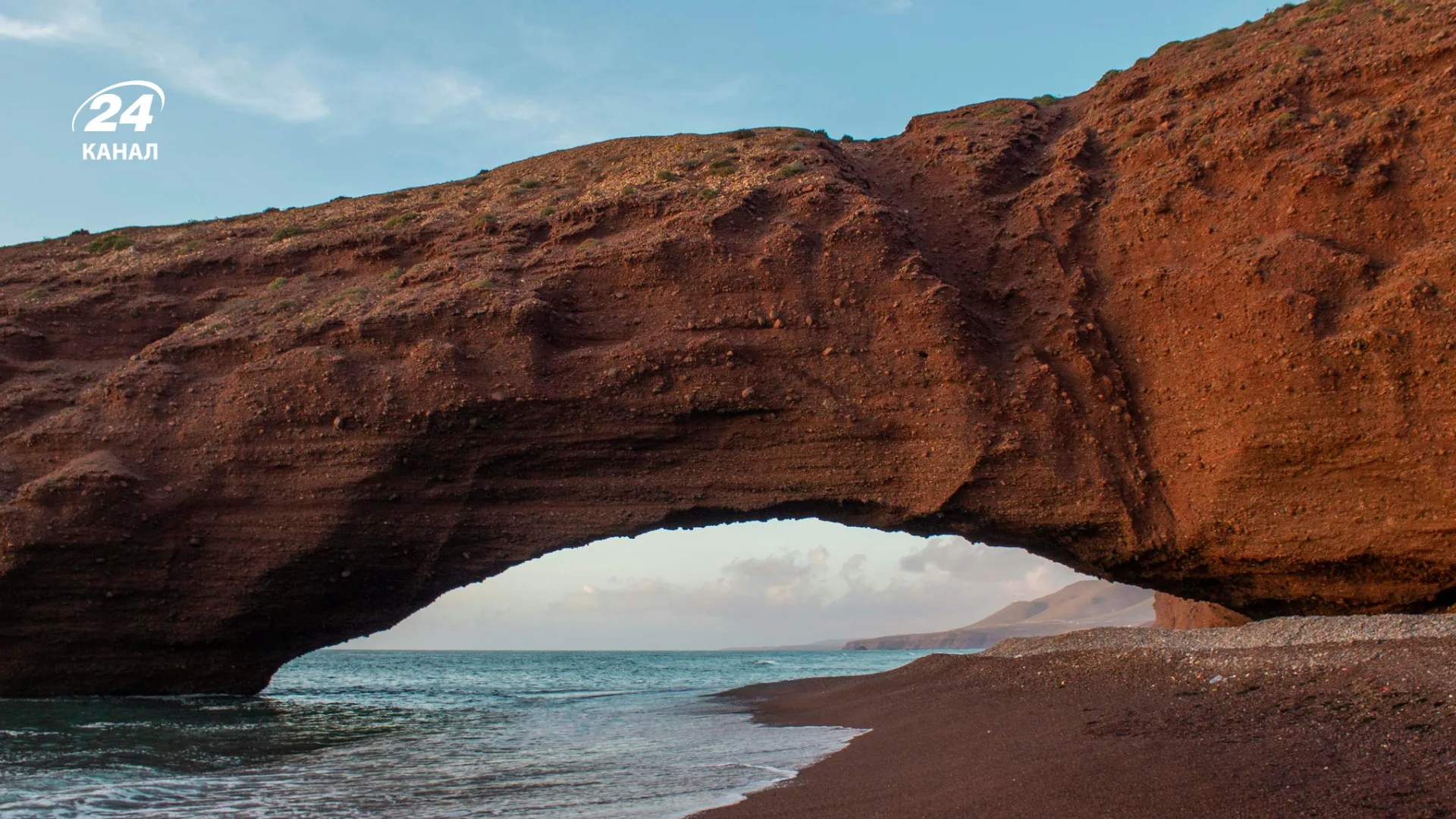 Арка на пляже Легзира, Марокко / фото Canva