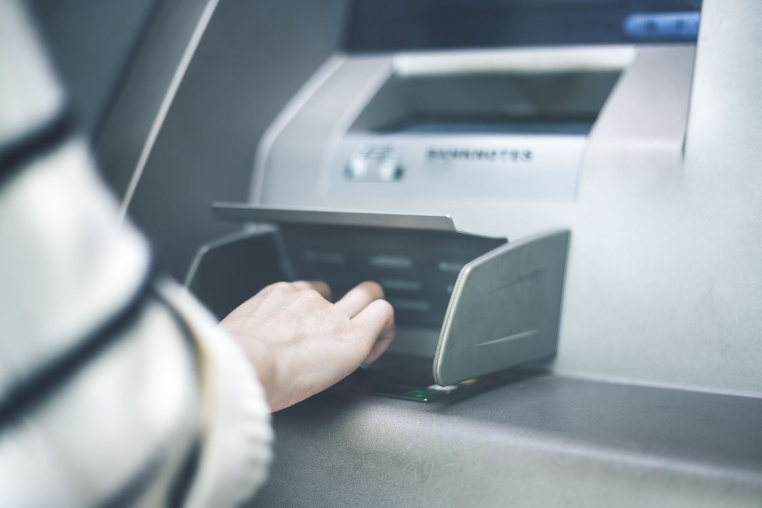 Чи можна зняти готівку з картки без фізичної картки