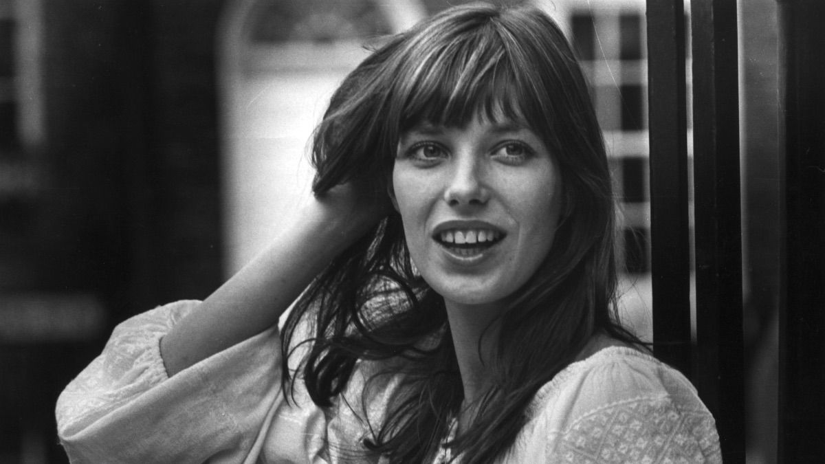 Челка из 1970-х снова стала модной в 2026 году Челка из 1970-х снова стала модной в 2026 году