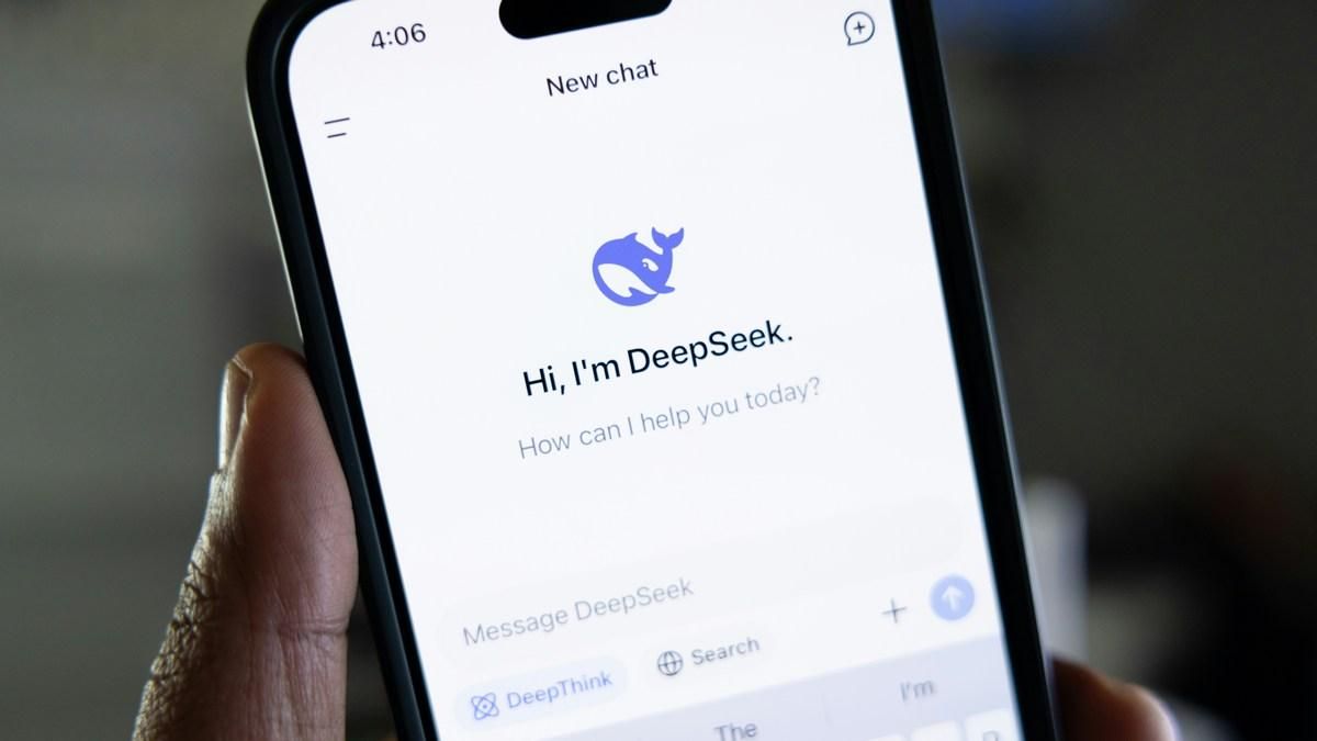 Держустановам у США заборонили використання китайського ШІ DeepSeek: чому і вам не варто