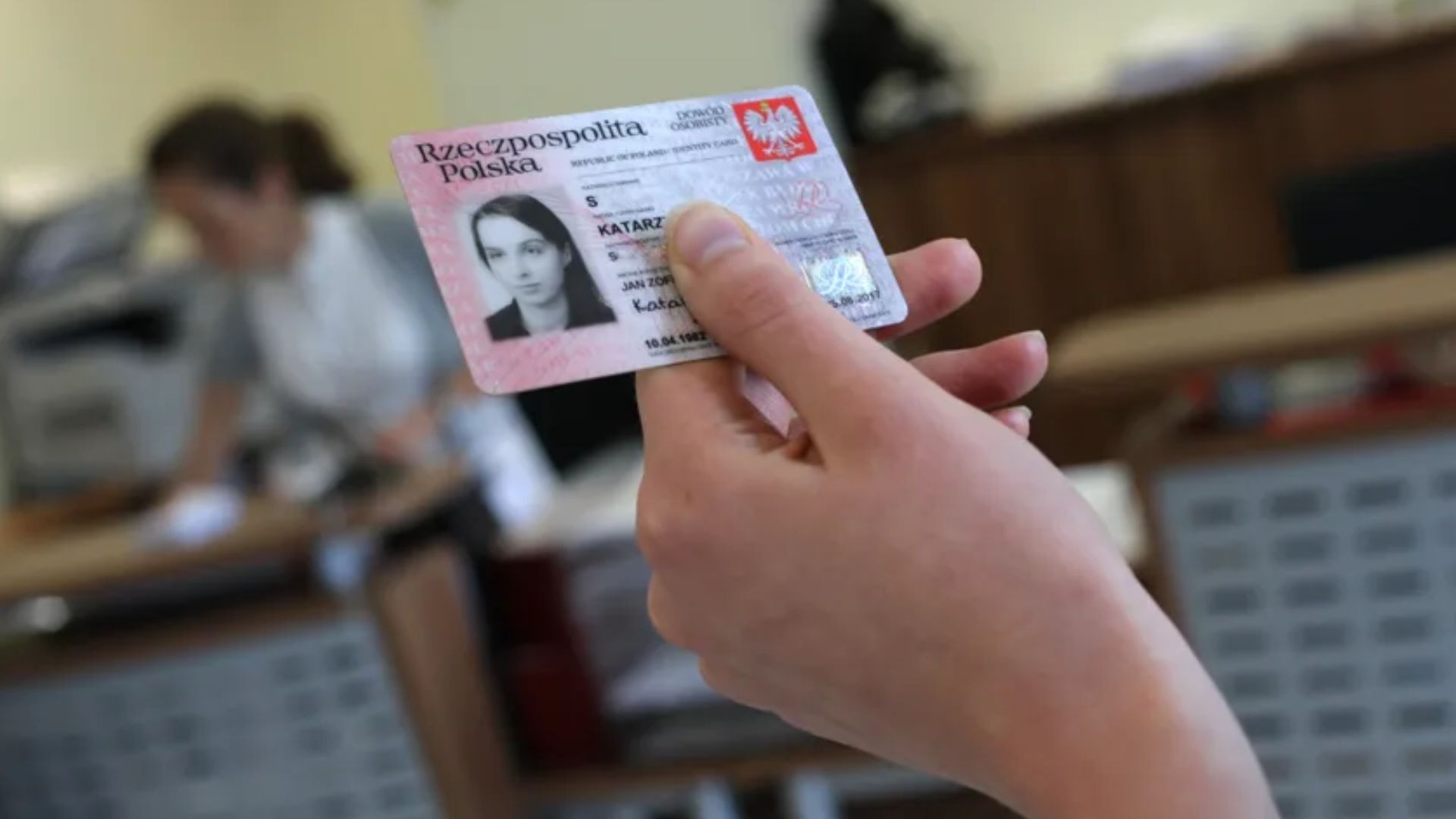 У Польщі з 1 грудня змінять правила видачі ID-карток - 24 Канал У Польщі з 1 грудня змінять правила видачі ID-карток - 24 Канал