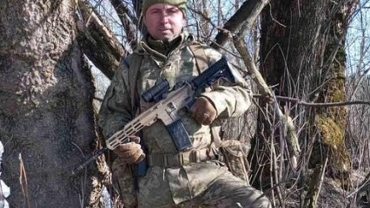 Роман Звозда – загиблий військовослужбовець 80-ї окремої десантно-штурмової бригади, якому просять присвоїти звання Героя України посмертно