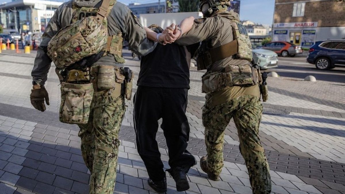 "Спрятал камеру в коробку из-под сока": в Киеве задержали агента России, готовившего теракт